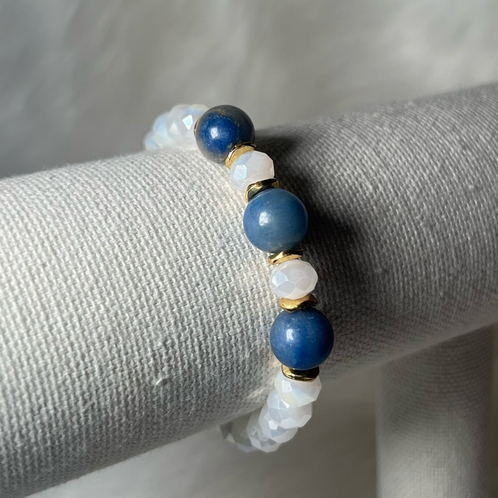 White and Dark Blue Beaded Stretchy Bracelet with Small Gold Accent Beads
